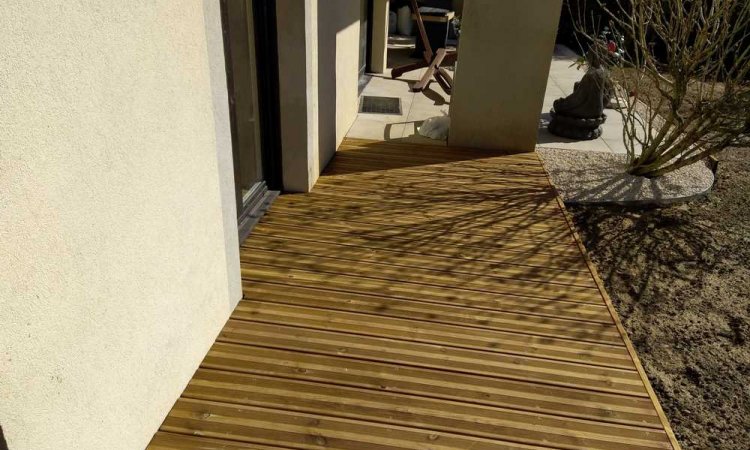 Pose de terrasse en bois - L'Arbresle - Buisson Entretien Création